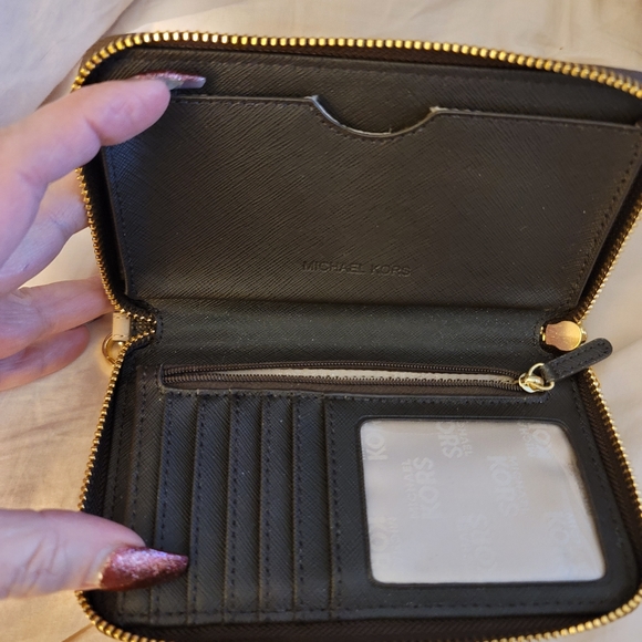 Michael Kors Fulton Large Flat Multi Function PVC Phone Case Wallet (Brown) - Picture 2 of 5